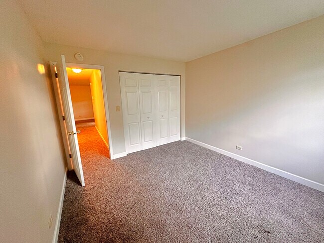 Building Photo - 8 Gant Cir