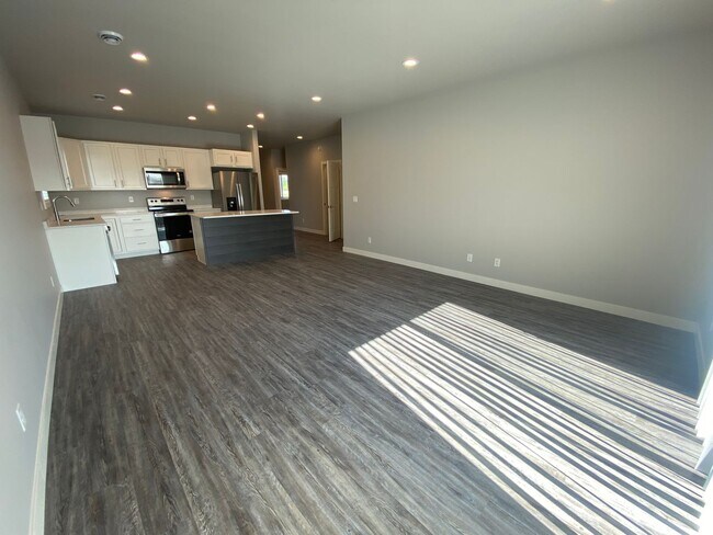 Building Photo - Updated 3 bed, 2 bath Horace Home!!