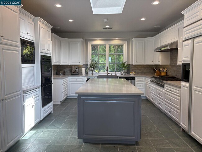 Building Photo - 39 Orinda View Rd