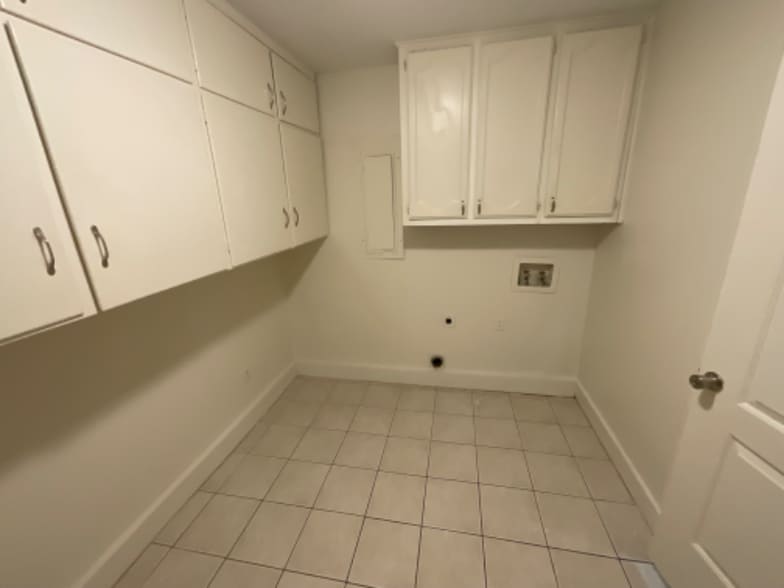 Building Photo - 4715 Catalina Dr