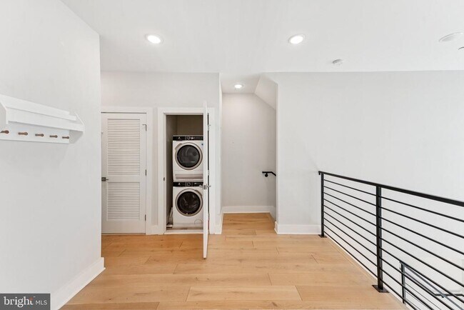 Building Photo - 1705 Trinidad Ave NE
