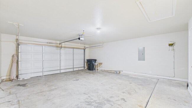 Building Photo - 9904 Aloe Ct