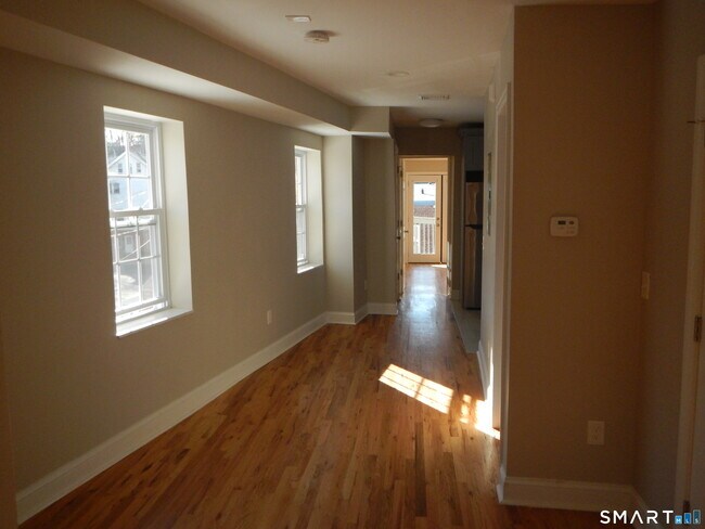 Building Photo - 412 Howe Ave