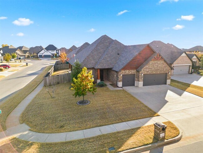 Building Photo - 6400 NW 164th Cir