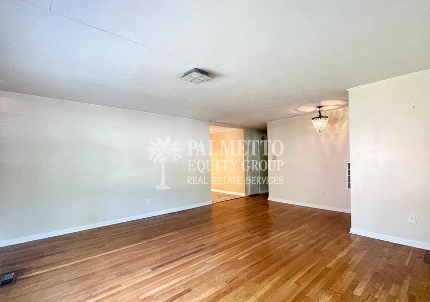 Building Photo - 2409 W Cornwallis Dr