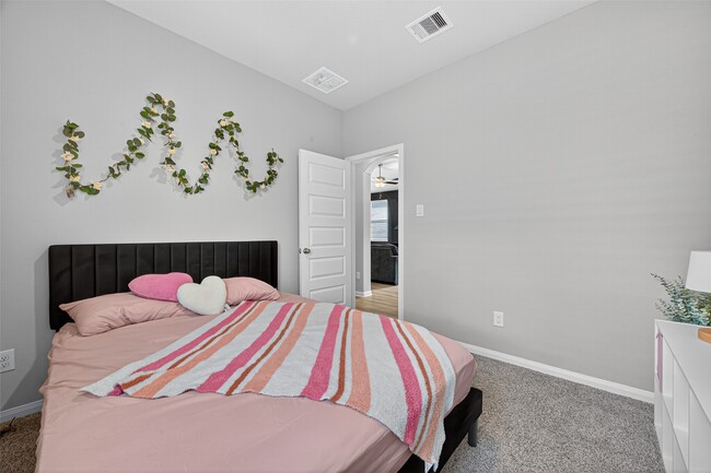 Building Photo - 8014 Barret Travis Ct