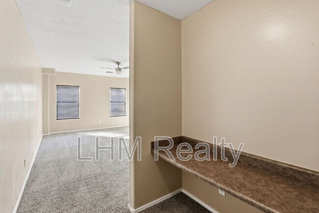 Building Photo - 15818 N 25th St