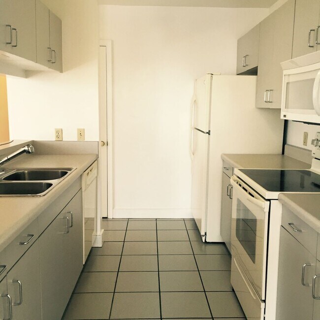 Building Photo - Downtown