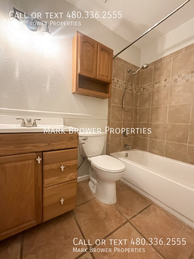 Building Photo - 1349 W Gila Ln