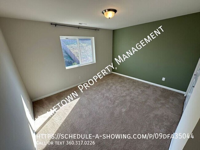 Building Photo - 2800 Fiddleback St NE
