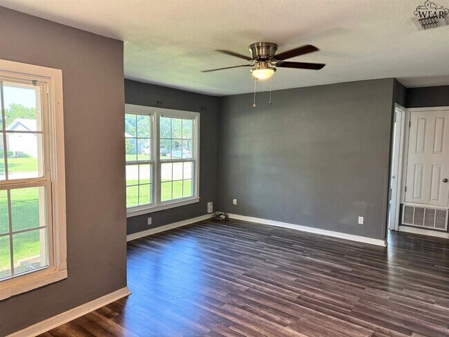 Building Photo - 2949 Cunningham Dr