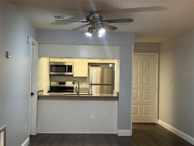 Building Photo - 3802 N Oak Dr