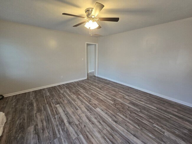 Building Photo - 1091 Pleasant Oak Dr