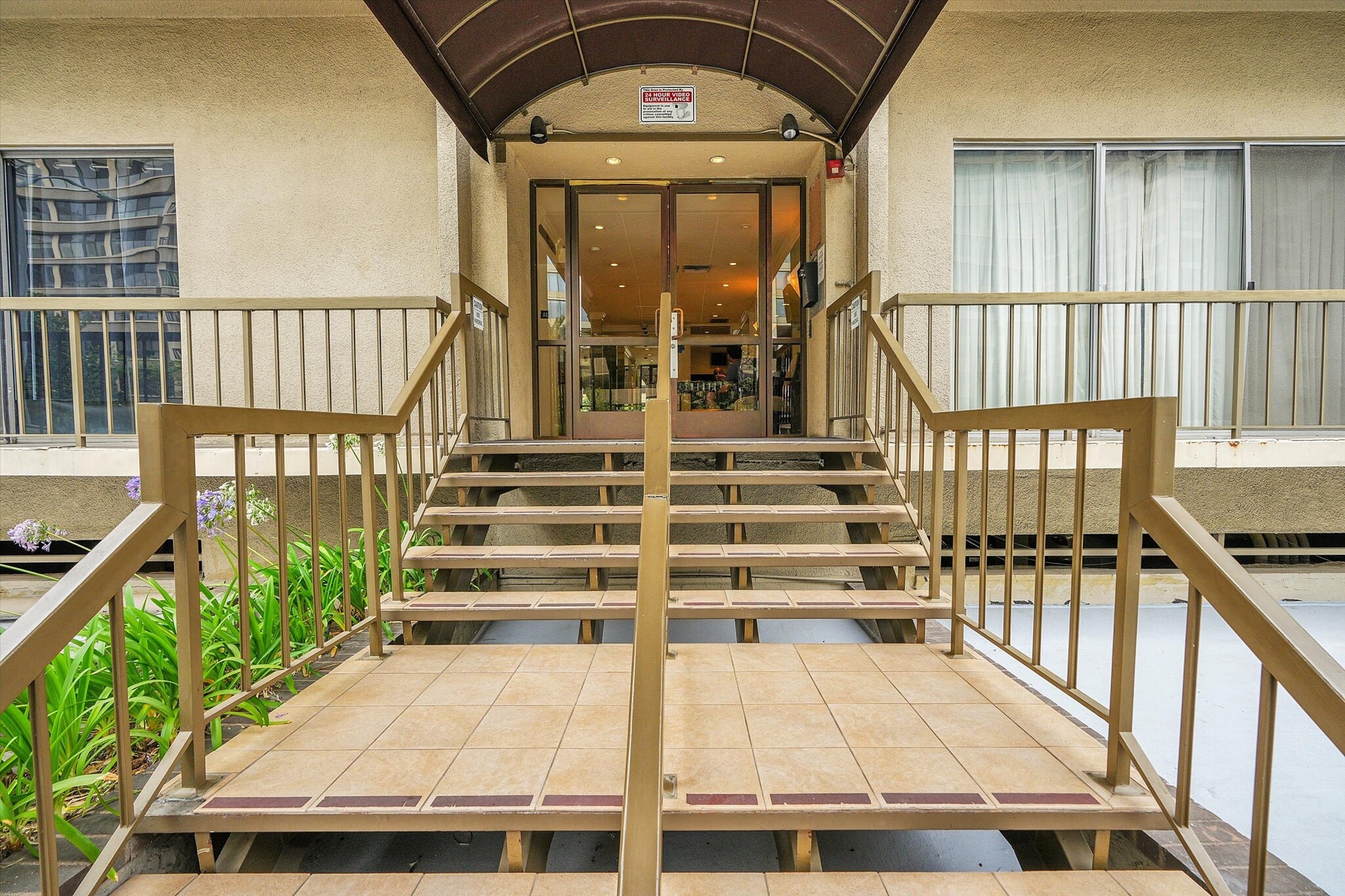 Building Photo - 10747 Wilshire Blvd
