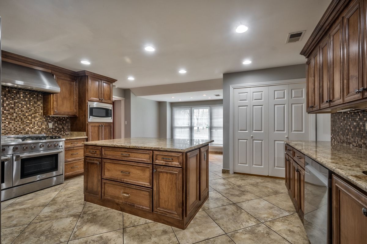 Building Photo - 2598 Cedar Ridge Dr