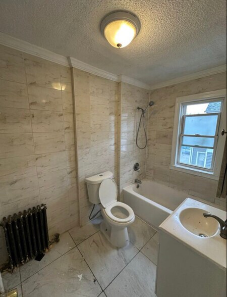 Building Photo - 296 Tolland St