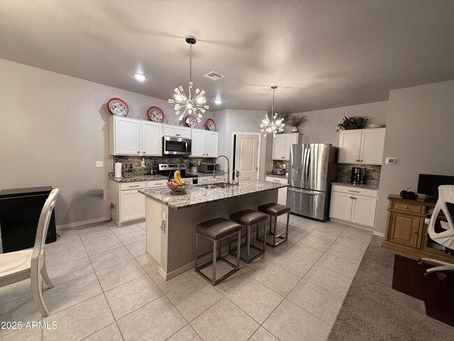 Building Photo - 6014 E Helios Dr