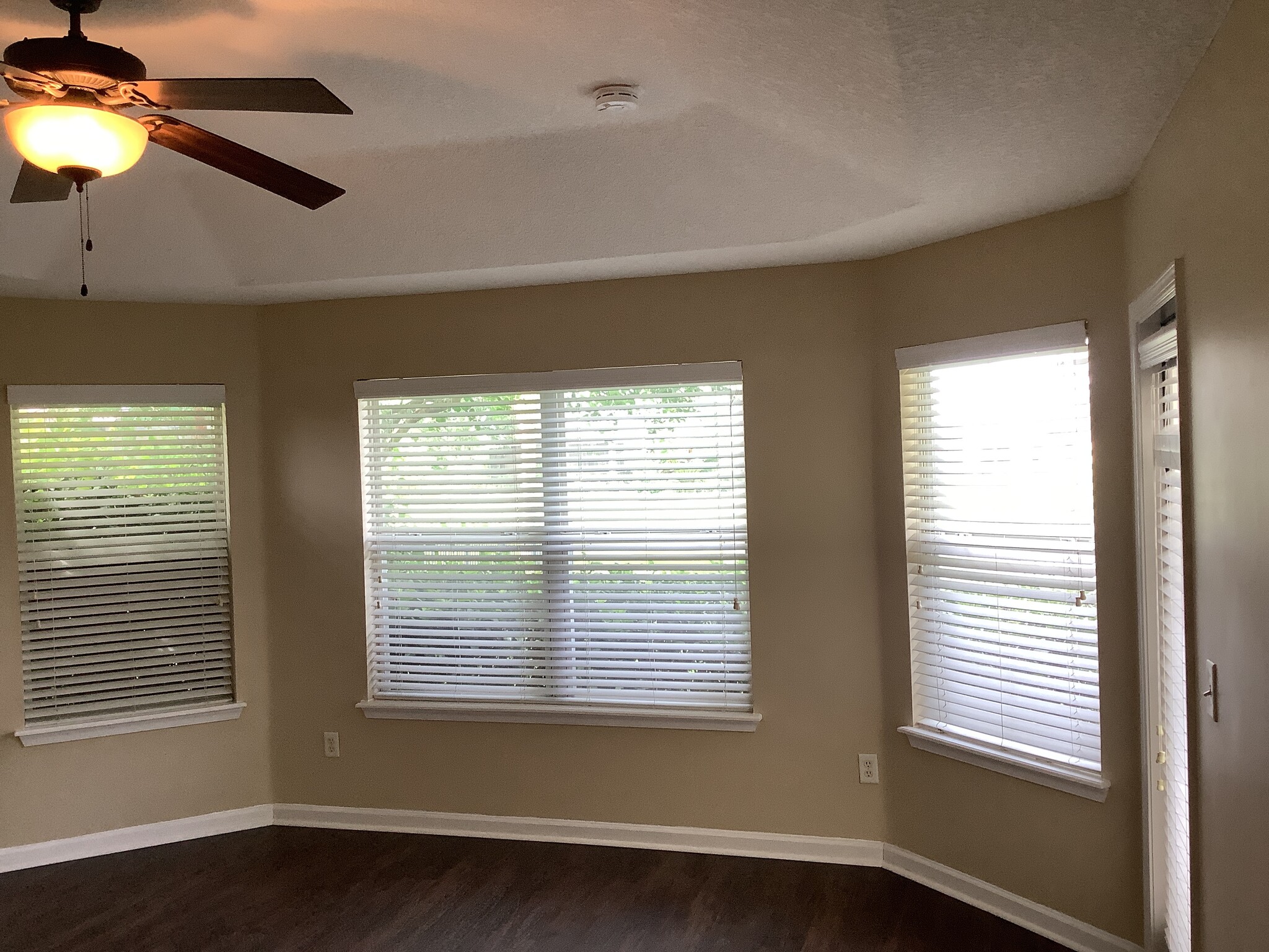 Building Photo - 937 E Terranova Way