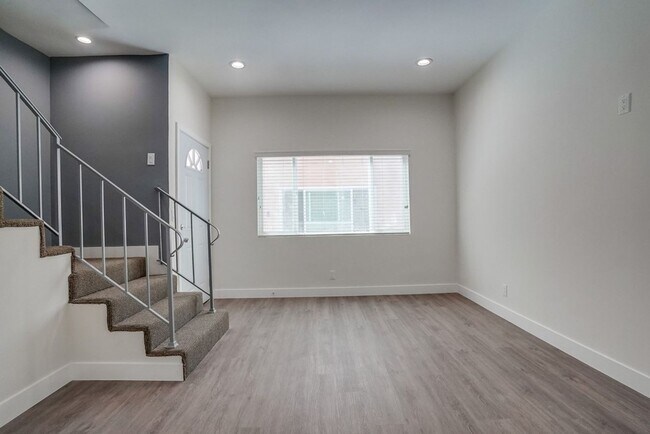 Building Photo - 441 W Queen St