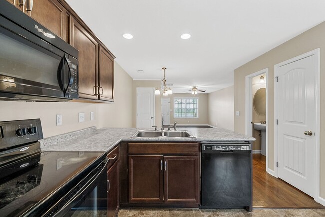 Building Photo - Two Bedroom in Governor's Crossing!