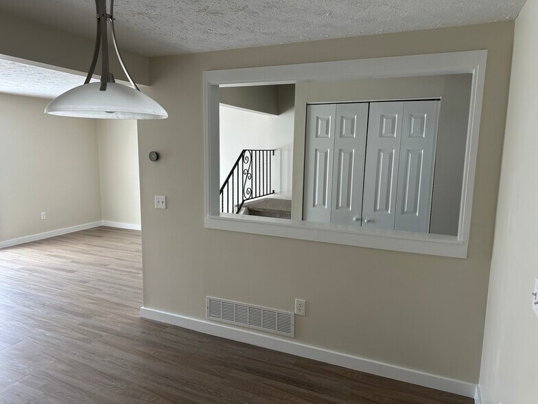 Building Photo - 54 Willowick Dr