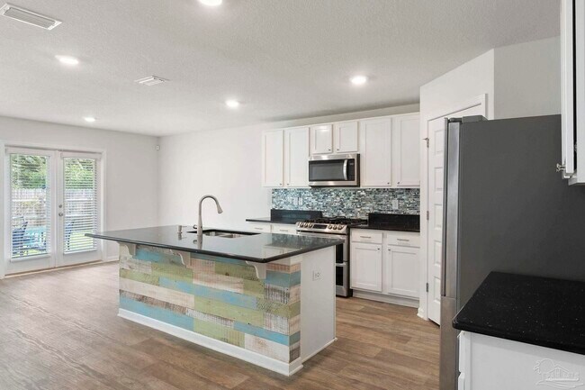 Building Photo - 10609 Queens Gate Cir