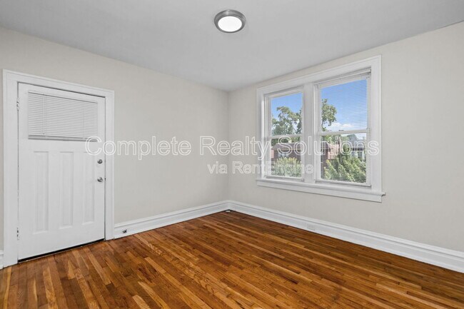Building Photo - 4175 McRee Ave
