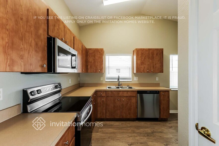 Building Photo - 8749 Pebblebrooke Way