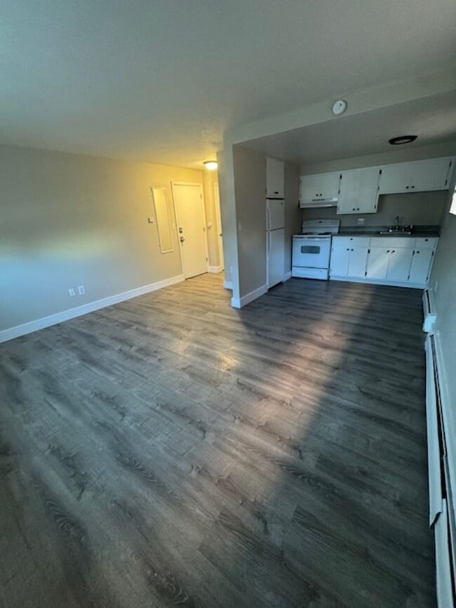 Building Photo - 1 bedroom apartment, MOVE IN SPECIAL!