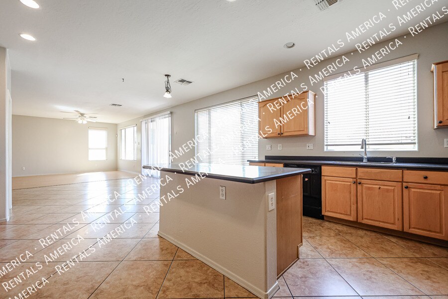 Building Photo - 1155 E Winchester Pl