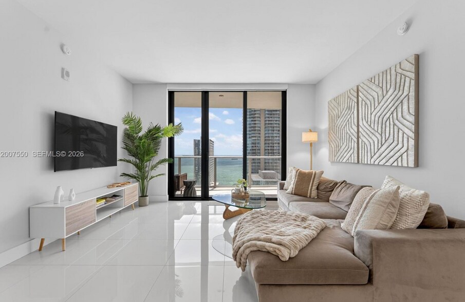 Building Photo - 1010 Brickell Ave