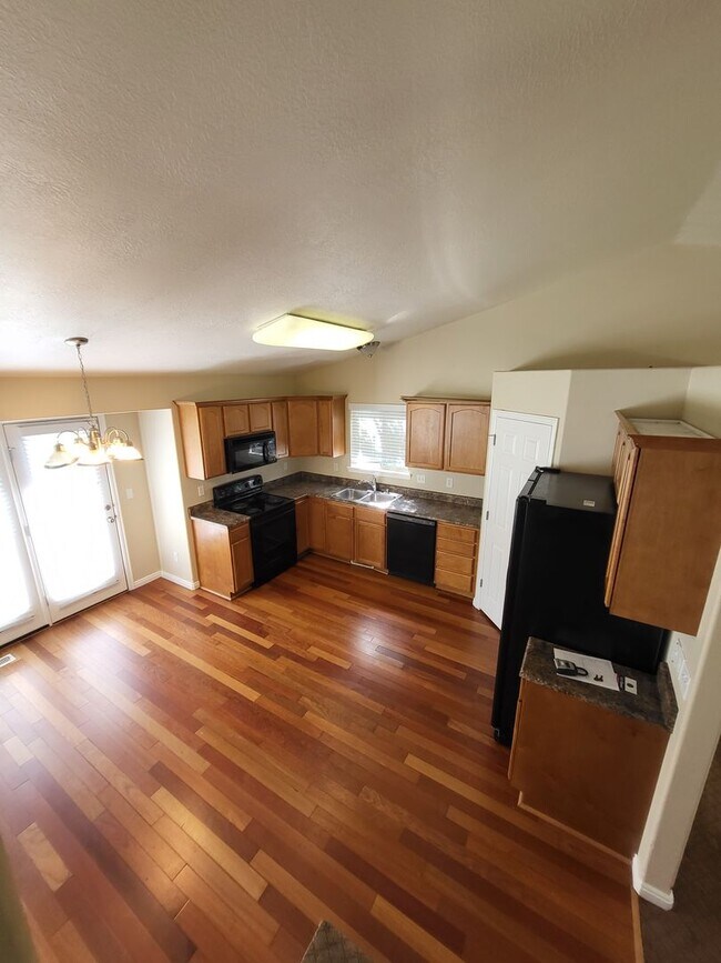 Building Photo - Large Pleasant Grove Home