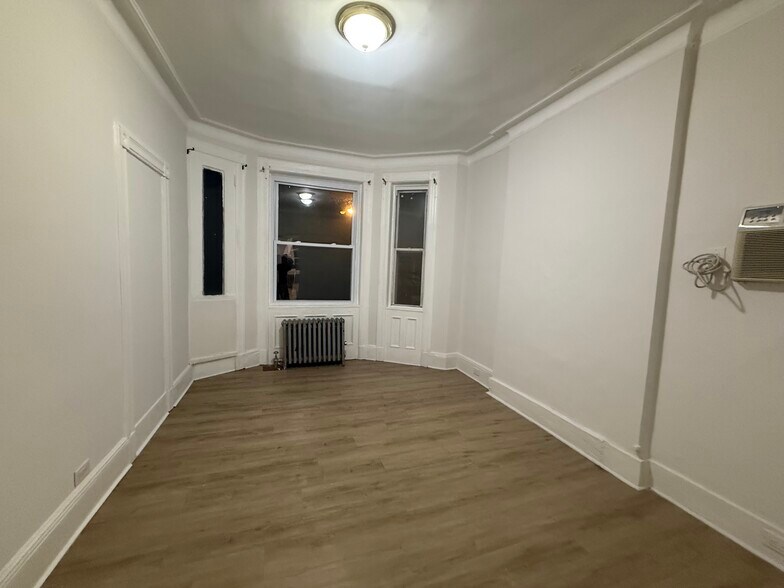 Bedroom - 6009 Buchanan Pl