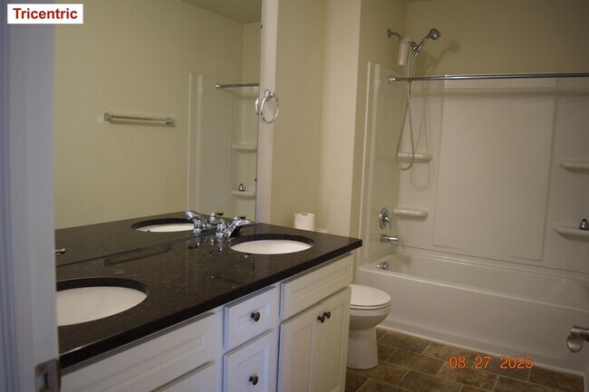 Building Photo - 49577 Shoreline Dr