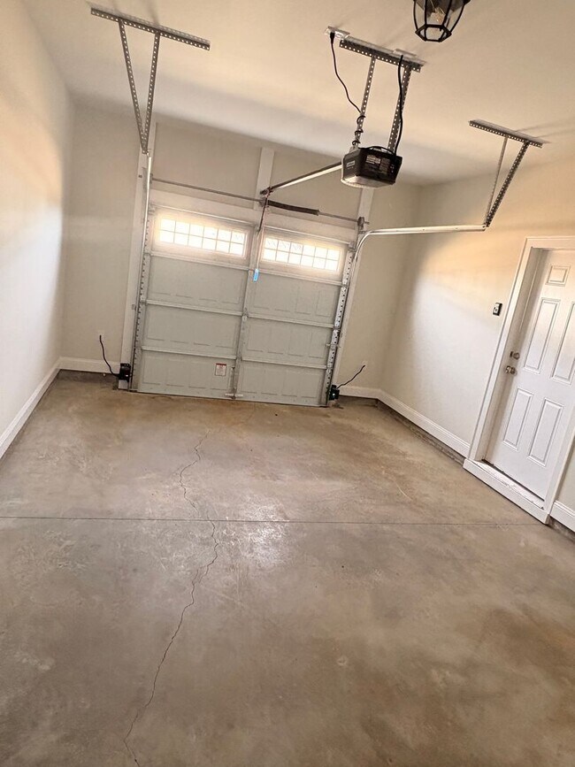 Building Photo - 110 Alva Ct