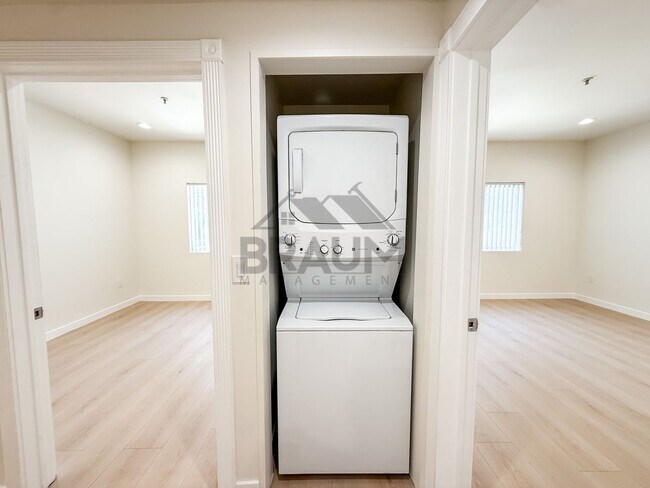 Building Photo - 10849 Fruitland Dr