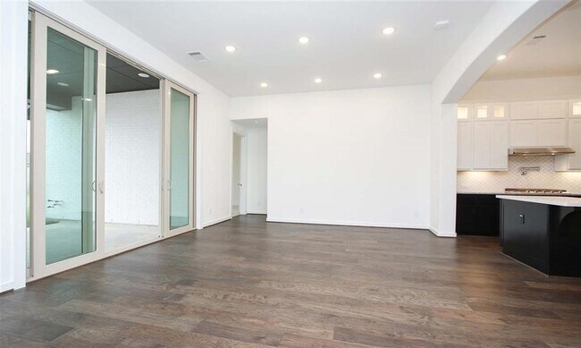 Building Photo - 9634 Wright Dr