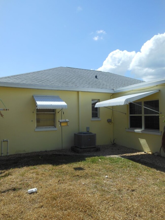 Building Photo - CHARMING 2 BEDROOM, 1 BATH HOME 3 BLOCKS F...