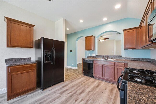 Building Photo - 3129 Sun Terrace Ln