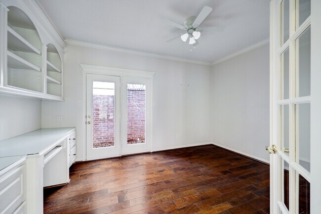 Building Photo - 14 Greenside Pl