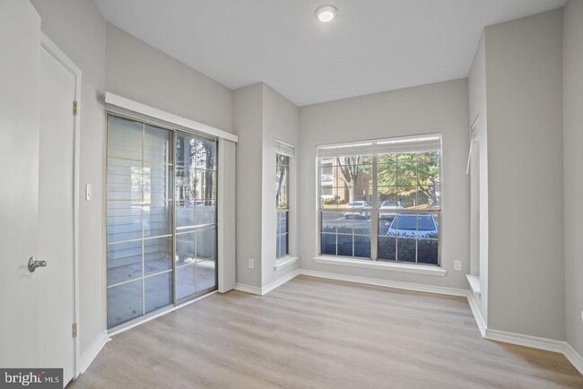 Building Photo - 3909 Penderview Dr