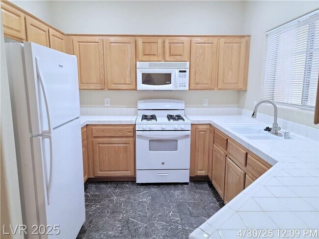 Building Photo - Cozy Green Valley Condo | First-Floor Conv...