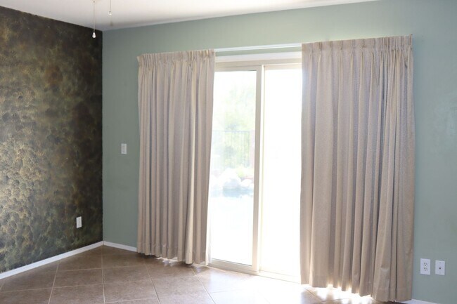 Building Photo - 4943 W Rosebay Dr