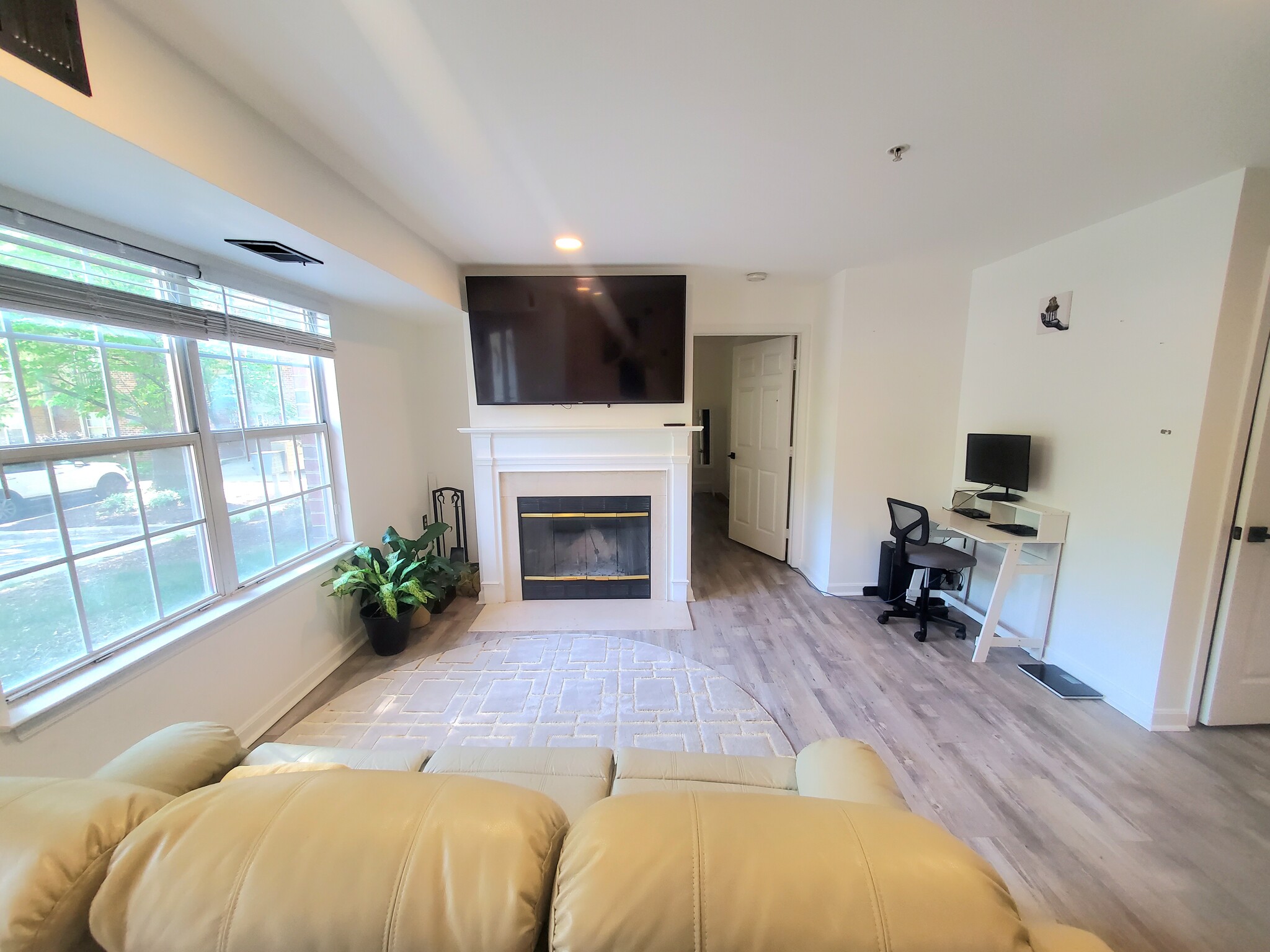 Building Photo - 9720 Lake Pointe Ct