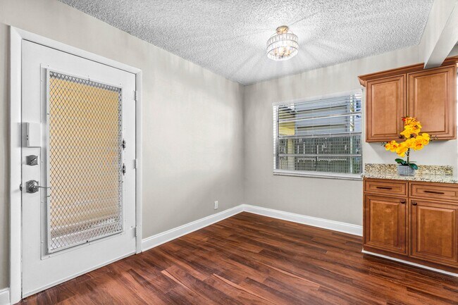 Building Photo - 733 Normandy Trail