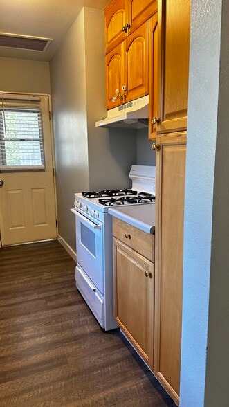 Range - 533 N 6th st