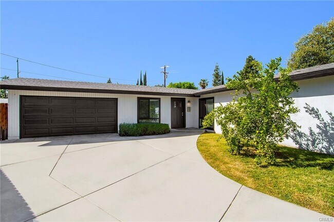 Building Photo - 22730 Cantlay St