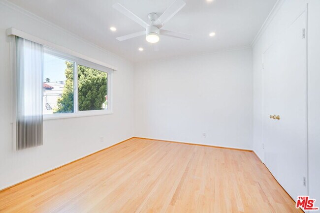 Building Photo - 1037 11th St