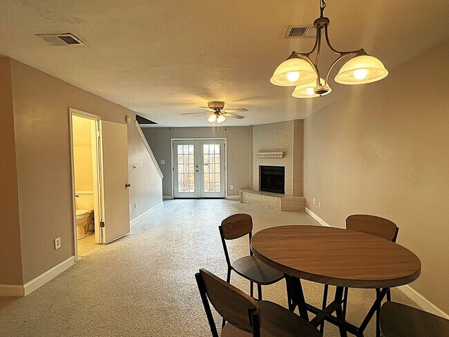 Building Photo - Conveniently Located Humble Townhome