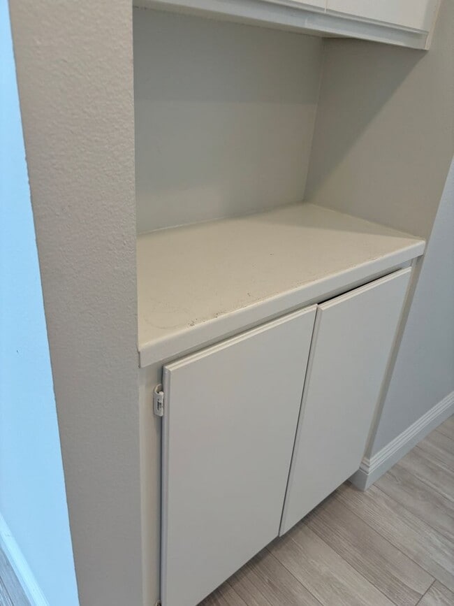 Building Photo - Spacious-Bright 3 Bedroom 2.5 Two story Bathroom Condo